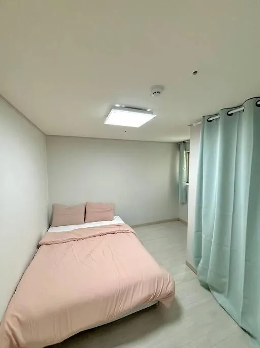 Apartment Nearby Subway, 2 Bedroom Big House Seoul